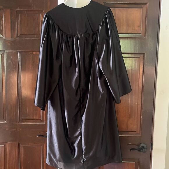 Black graduation gown for height 5’ 3” to 5’ 5” - Picture 5 of 5